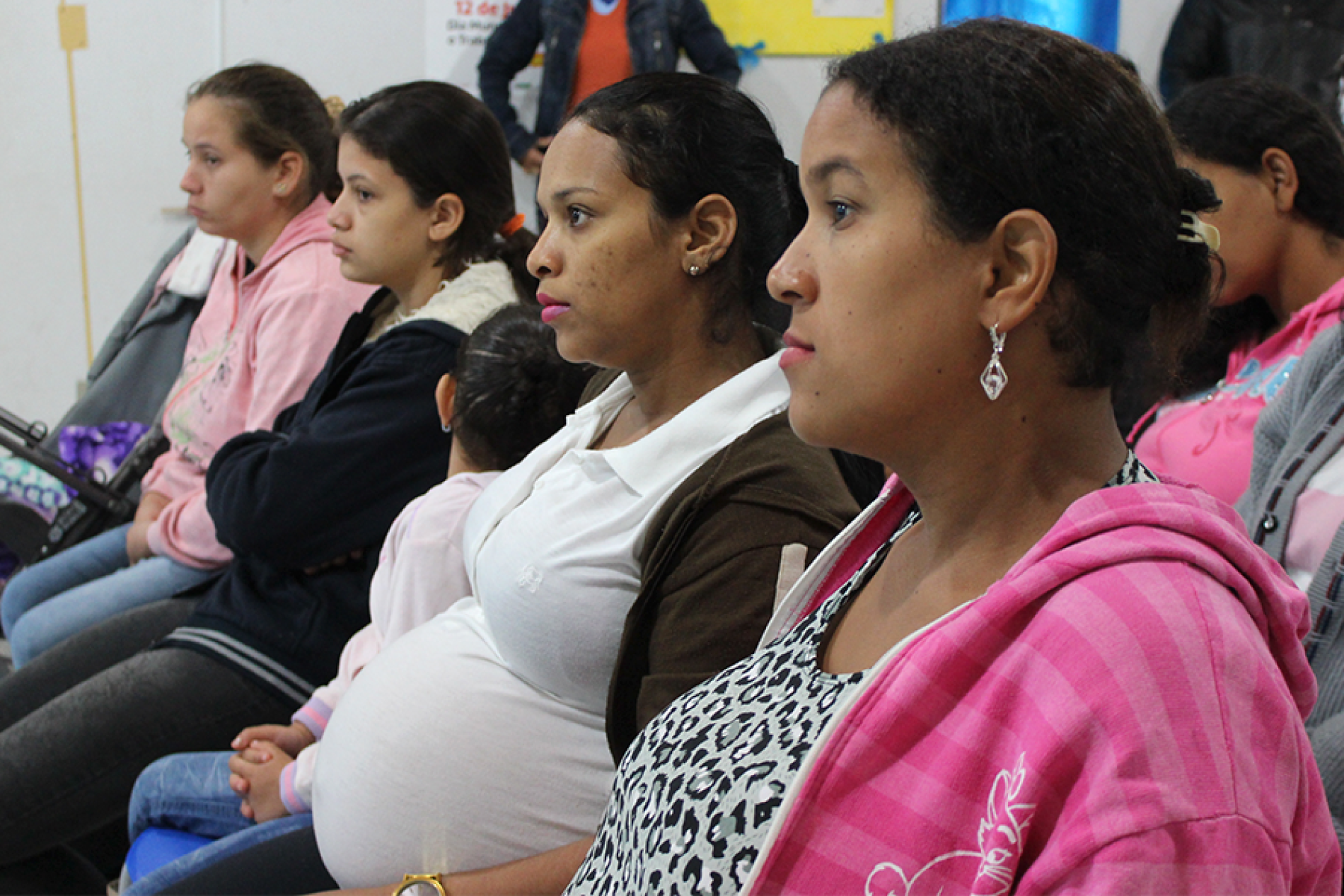 Prefeito Juninho entrega Kits para futuras mamães.