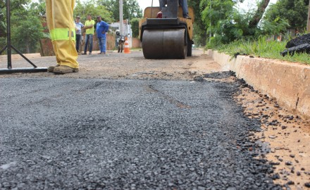 PREFEITURA INÍCIOU TAPA BURACO NA AVENIDA 