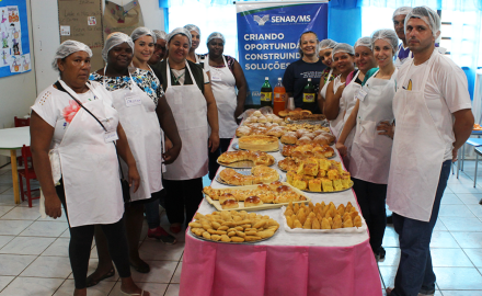 Assistência Social/CRAS e SENAR/MS ofereceram curso de produção de pães e salgados em Rochedo.