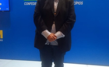 EM BRASÍLIA PREFEITO JUNINHO REGULARIZA RECURSOS DO TRANSPORTES ESCOLAR  QUE ESTAVA SEM RECEBER DESDE 2005