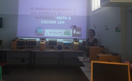 MARIA DA PENHA VAI A ESCOLA