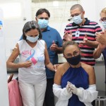 A Prefeitura Municipal de Rochedo iniciou hoje a vacinação contra á COVID-19