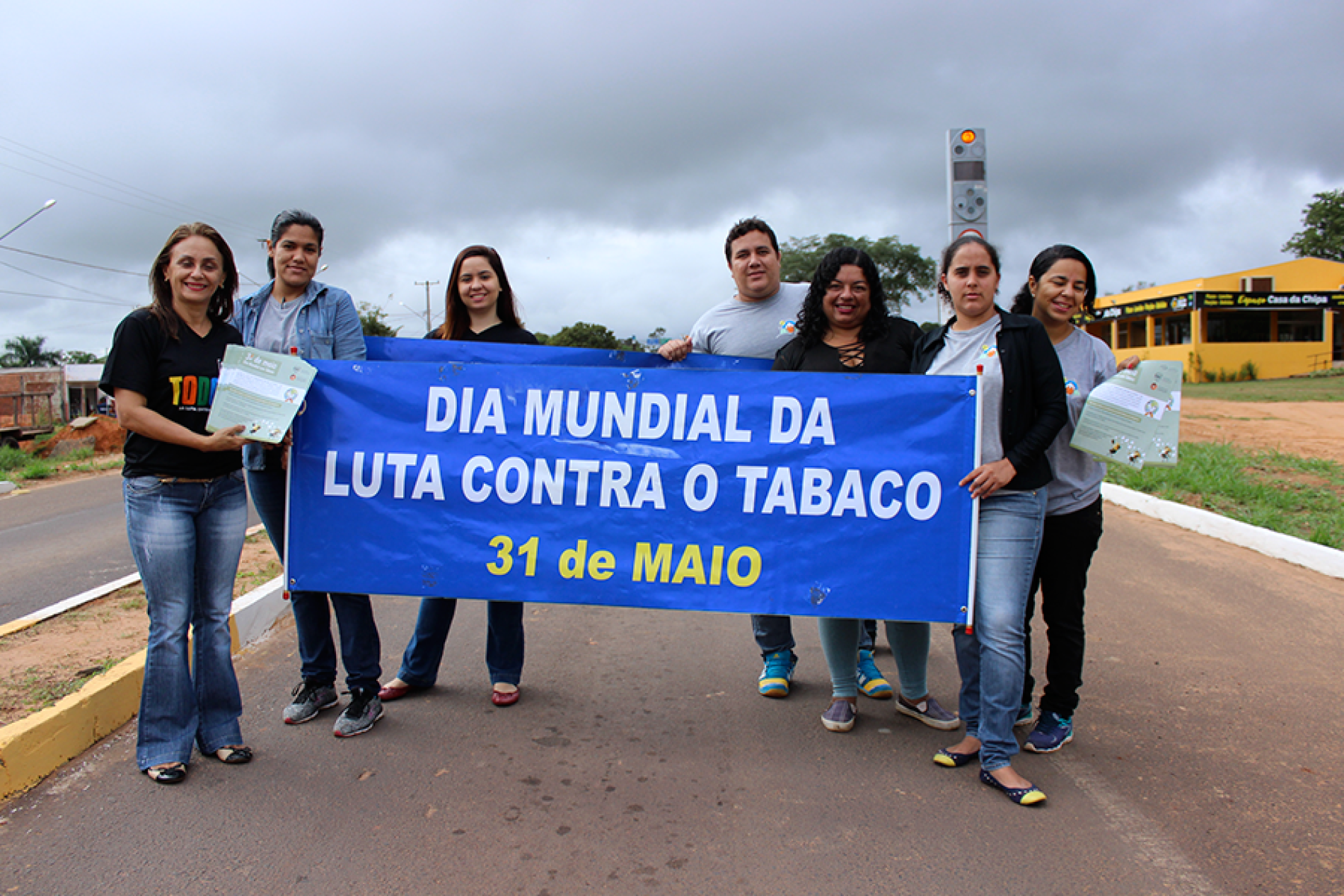 Blitz educativa é realizada no dia mundial sem tabaco na Cidade de Rochedo.