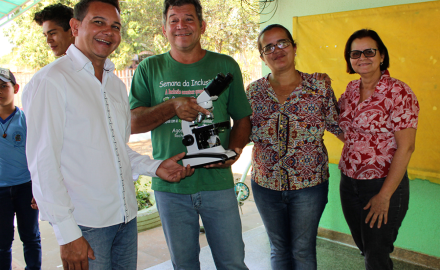 Escola Pólo adquiri microscópio com dinheiro arrecadado na festa Junina e recursos do PDDE.
