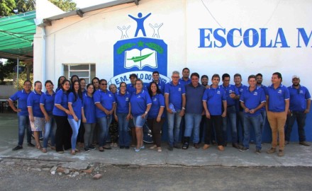 ENTREGA DOS UNIFORMES PARA OS FUNCIONÁRIOS DA EDUCAÇÃO